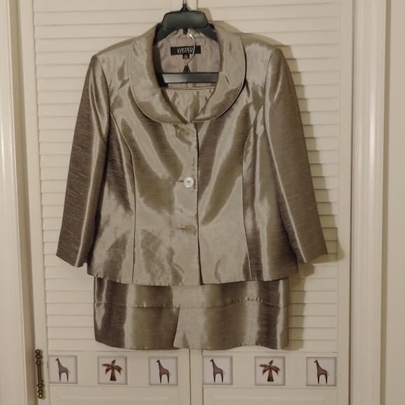 Kasper Metallic Silver Skirt Suit - Picture 2 of 15